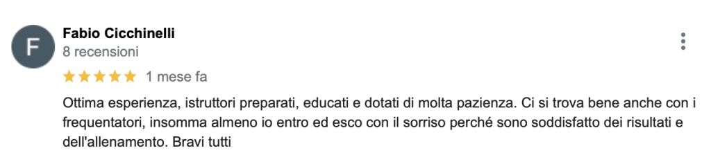 Schermata con recensioni positive dei membri di Health Training Coach, evidenziando l'efficacia del personal training e l'alta soddisfazione dei clienti